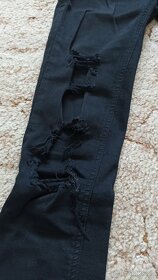 Černé super skinny džíny s roztrháním, vel. 34/XS - 2