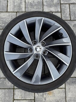 Originál ALU Škoda pegasus R18 + letní gumy - 2