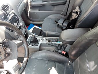 Loketní opěrka na ford focus II facelift - 2