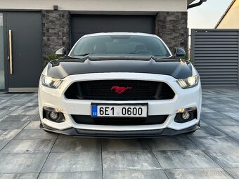 Ford Mustang 5.0Ti-VCT V8 GT nové v ČR 9900km - 2