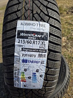2ks nových zimních pneu Kumho 215/60/17 - 2