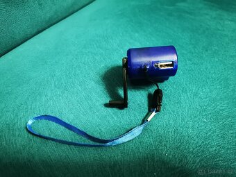 Ruční nouzová nabíječka USB pro mob.telefony - 2