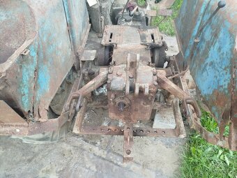 Zadek zetor 25 + přední náprava zetor 25 - 2
