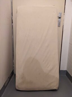 Dětská dřevěná postýlka s matrací - 2