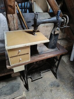 Singer šicí stroj na kůže - 2