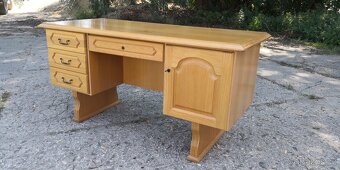 Masivní psací stůl - 2