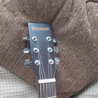 Stará americká cantri kytara. - 2