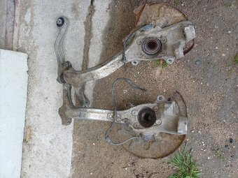 AUDI A4B6 těhlice - 2