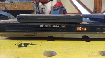 DVD přehrávač+ dálkový ovladač. - 2