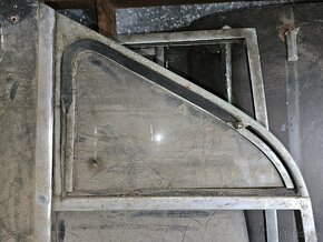 Tatra 603 dveře, rámy, nádrž - 2