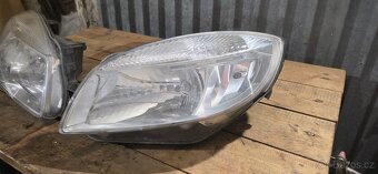 Fabia 2 přední světla - 2