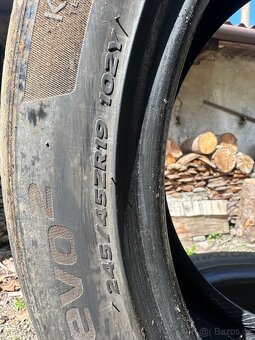 Pneu Hankook 245/45/ZR19 - 2