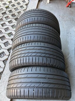 Pneu 215/45/16 - 2