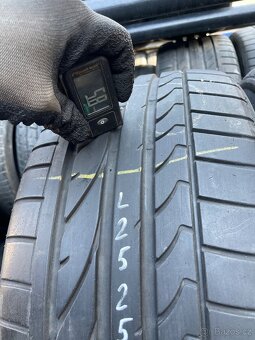 2ks Bridgestone 225/40 R18 - 2