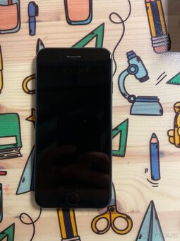 iPhone 8, Vesmírně šedá, 64GB + 2 obaly - 2