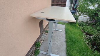 Elektricky polohovatelný stůl - 2