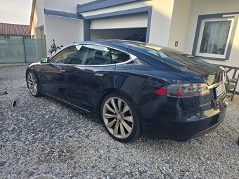 Tesla model S Free Supercharger - 2