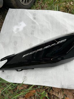 Honda Forza 350 pravý zadní boční plast (83200-K1B-D00ZD) - 2