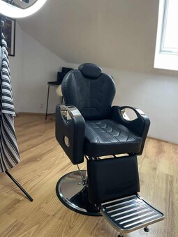 Prodám téměř nové barber křeslo. - 2