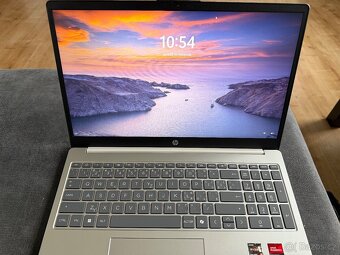 Notebook HP 15,6, jako nový 2 měsíce starý - 2