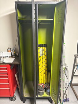 Plechová šatní dílenská skříň - 2