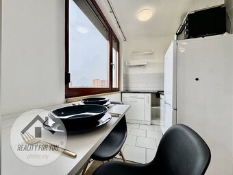 Pronájem bytu 1+kk po kompletní rekonstrukci na Praze 4, síd - 2