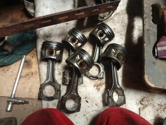 Písty ze Sprintera 312, 212, 412, 310, 210, 410, atd. - 2