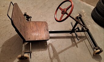 retro motokára z roku 1985 - 2