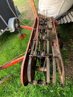 Obraceč sena MF-70 - 2