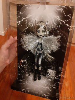 Monster High SDCC 2022 Voltageous Frankie Stein - 2