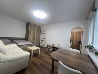 Pronájem 1+kk, rekonstrukce, balkon, zařízený, Hradec Králov - 2