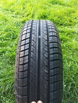 Pneu 175/65 r14 - 2