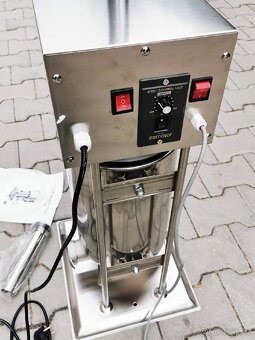Elektrická narážečka. Plnička klobás 10l / 15l nová. - 2
