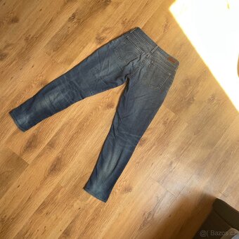 Levis džíny velikosti 25 - 2