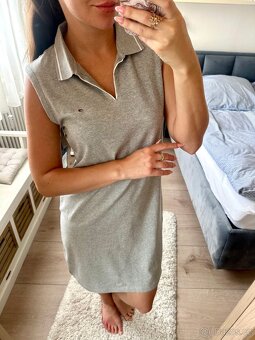 TOMMY HILFIGER ŠEDÉ LETNÍ ŠATY - 2