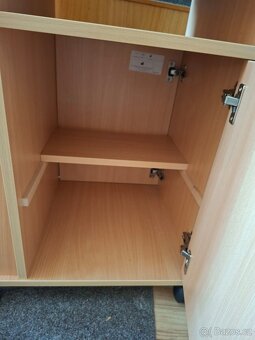 jnoční stolek s výklopnou jídelní deskou - 2