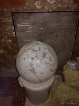 skleněné stínidlo na lampu ne poškozené velké super stavu. - 2