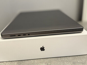Macbook Pro 16' M1 Max 2021 64RAM 2TB SSD ve velmi dobrém s - 2