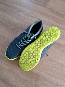 101) boty do haly, tělocvičny /sálovky Kipsta 37/38 - 2