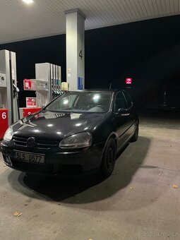 VW Golf 5 - 2