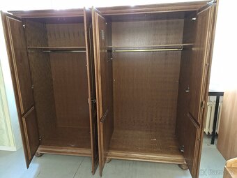 PĚKNÁ RUSTIKÁLNÍ SKŘÍŇ - 2