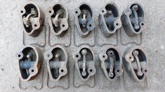 Tatra 111 díly motoru (komora vahadla, zvedací tyč) - 2