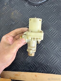 Spínač TUV Junkers ZWR - 2