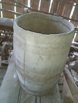 Stary dřevěný sud - 2