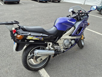 Kawasaki ZZR 600, r.v.1997 72 kW, najeto 38000 km, stk 10/27 - 2