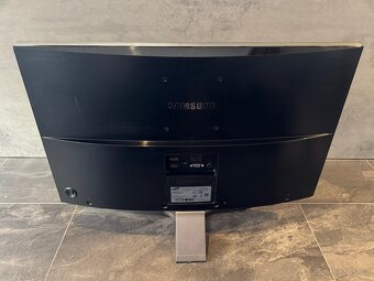 zahnutý monitor Samsung 27" - 2