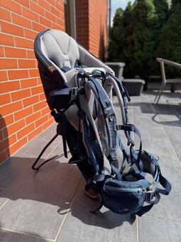 Deuter Kid Comfort Pro midnight se stříškou a 10l batohem - 2