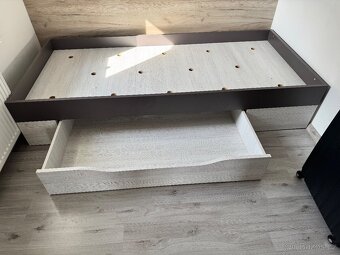 postel 90x200 s policí - 2
