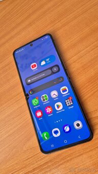 Samsung Galaxy Z Flip 4 - 2