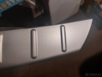 VW Touran II 2011-2015 - originál ochranná lišta kufru. - 2